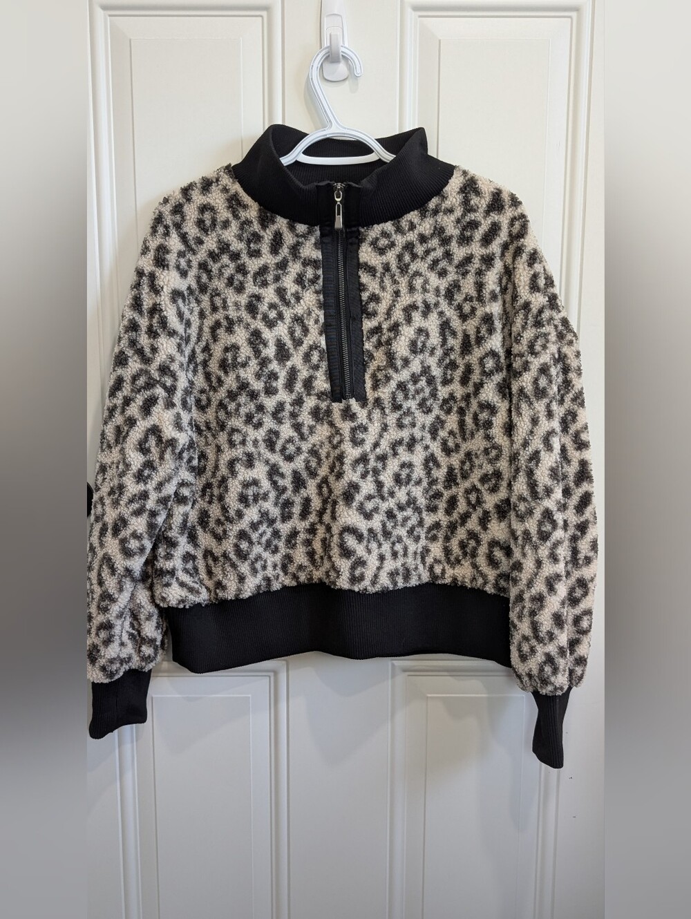 Cable & Gauge Studio Leopard Print Sherpa Half-Zip Pullover Fleece - NWT Size L